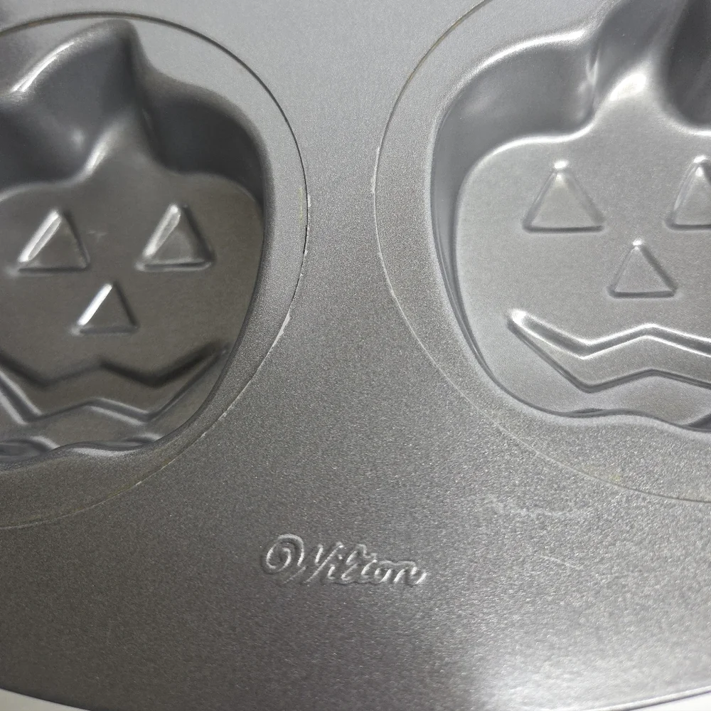 Wilton Holiday Cookie Pan And Jack-O-Lantern Mini Non Stick Cake Pan Set